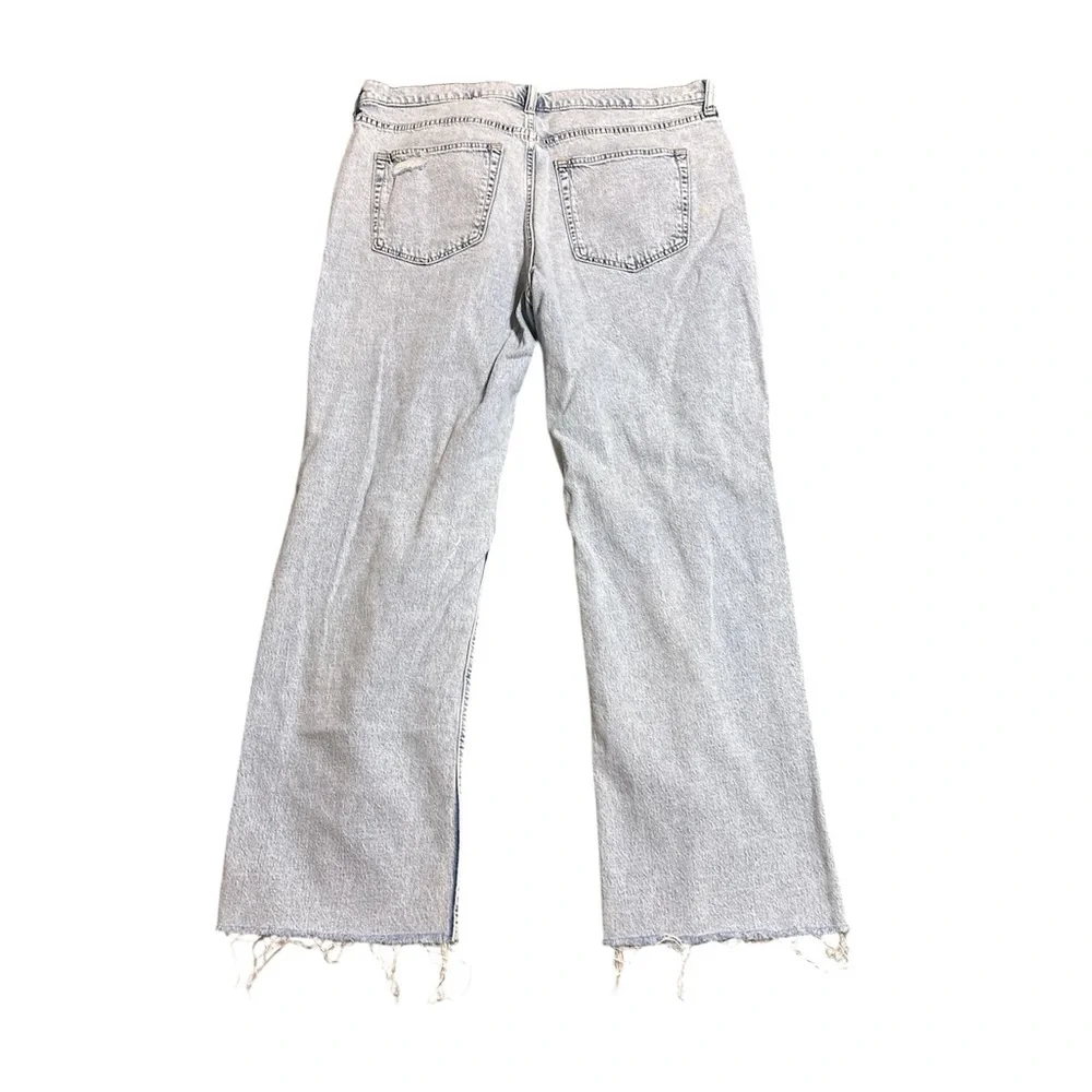 GAP Light wash Distressed 90’s Jean - Picture 2 of 4